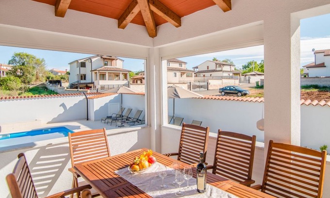 Vrznaveri Villa | Mirjana Villa - Newly Built, Private Pool, A/C, close to Porec & 7 km to the Beach - Free WiFi