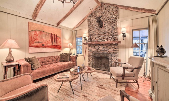 Mirror Lake Cabin | Mirror Lake Cabin ~ 1 Mi to Dtwn Highlands!