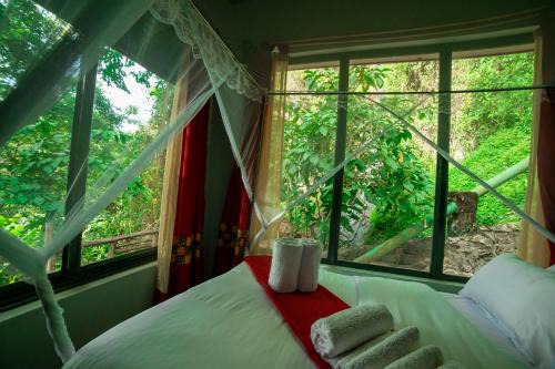 Sipi Cabin | MISE CAVE LODGE