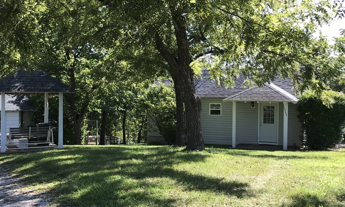 Warsaw House | Missy's Get-a-Way (Lake Front Property in Warsaw, Mo on Lake of the Ozarks)