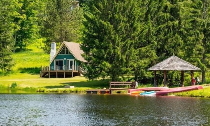 Davis House | ML02-Lake Front Chalet w/hot tub! A/C!
