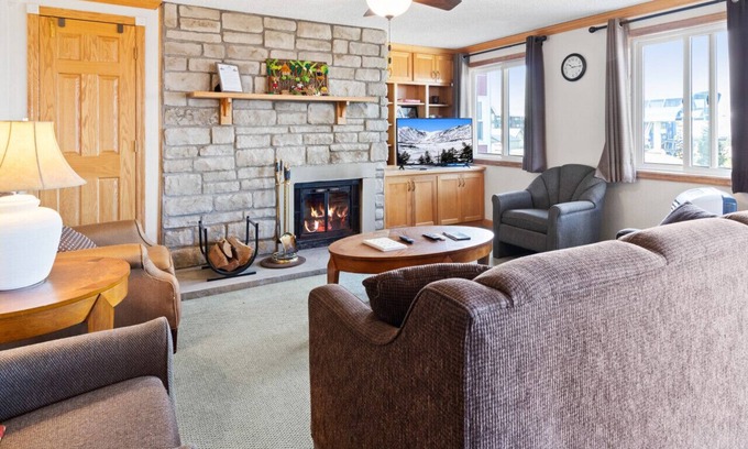 Snowshoe Condo | ML246 Spacious Condo Mtn And Lake Views Fireplace