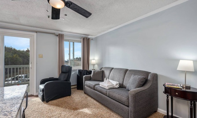 Snowshoe Condo | ML269| Ski In/Out | Mountain View | Sleeps 8