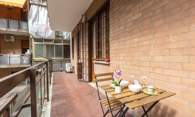 Parella Apartment | MM Pozzo Strada! Cozy Two Bedroom Apartment x4 & Balcony