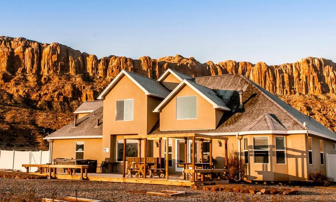 Moab South Valley House | Moab Desert Home, 4 Bedroom Private House, Sleeps 10, Pet Friendly