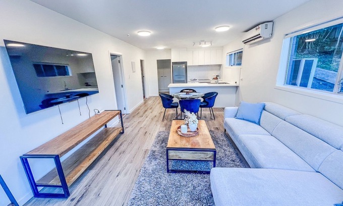 Pakuranga House | Moana - cosy and modern home
