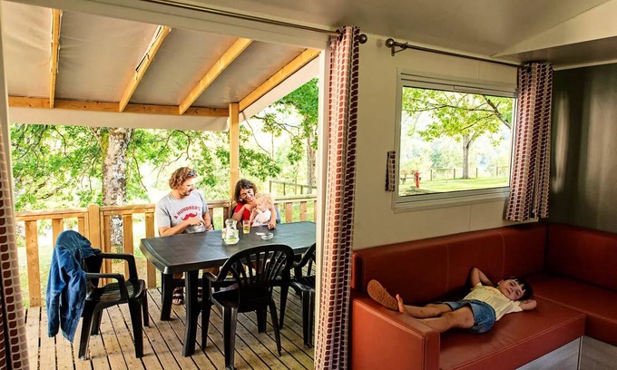 Lissac-sur-Couze House | Mobil-home Confort PMR 29m² (2bedroom) + LV + TV + semi-covered terrace 6m² 4 people. 6 people