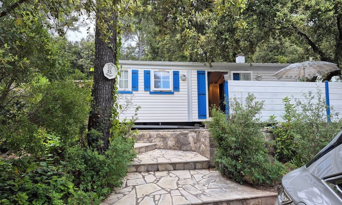 Bagnols-en-Foret House | Mobile home a cocoon of greenery at Domaine du Pin de la Lègue