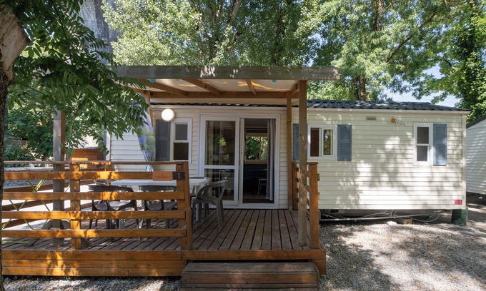 Lavilledieu House | Mobile Home 'Mobil-home E - 1-6 Pers' with Shared Pool, Private Terrace and Shared Garden