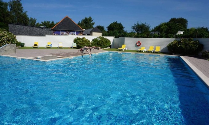 Plouezec House | Mobile Home 'Mobil-home Terrasse Couverte' with Shared Pool and Private Terrace