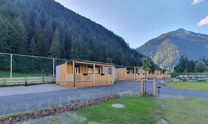Mallnitz RV Rental | Mobile home, shower, toilet, 2 bedrooms - HOCHoben camp & explore