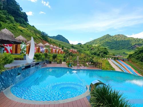 Moc Chau Hotel | Moc Chau Island - Bach Long Glass Bridge
