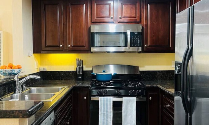 University City Apartment | Modern 1BR/1BA Getaway in Central San Diego – Walk to Zoo, Balboa Park & Dining