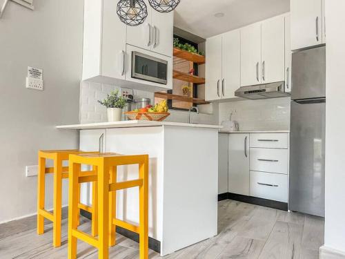 Central Kampala Apartment | Modern 1BR Apt Near Acacia Mall