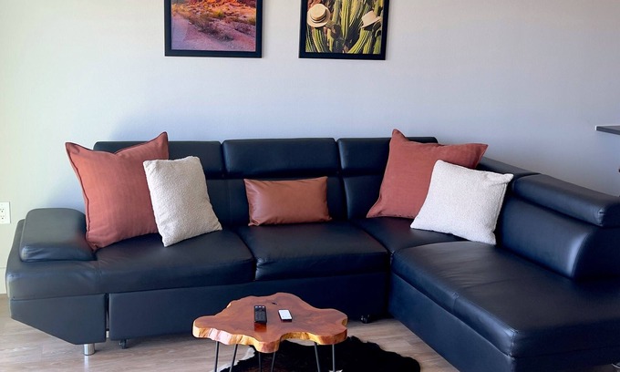 Deep Ellum Apartment | Modern 1BR Apt with WiFi, Pool, Gym & Free Parking —5 Mins to Downtown Dallas!