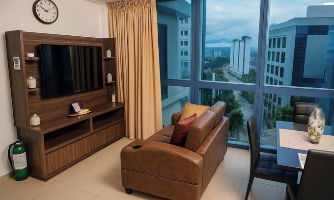 Lahug Condo | Modern 1BR Corner Unit, Pool & Gym Overlooking Cebu City Skyline - Cebu IT Park