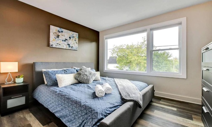 Vanier North Apartment | Modern 1BR with King Bed - Near Downtown Ottawa!