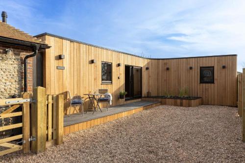 West Wittering House | Modern 2-Bed Cabin Near West Wittering Beach