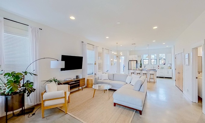 Chestnut Condo | Modern 2-story dog-friendly condo with quaint patio, central AC & washer/dryer