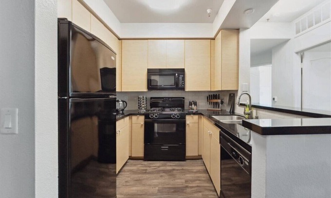 Del Rey Apartment | Modern 2bdr apt in MarinaDelRey, parking, pool,gym