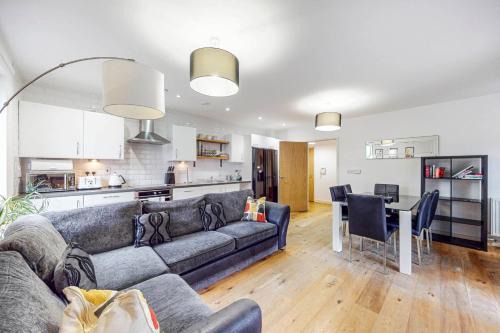 Islington Apartment | Modern 2Bed - 5min to Highbury & Islington Station