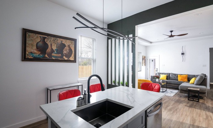 Cedar Crest House | Modern 2Bedroom house in Dallas with WiFi