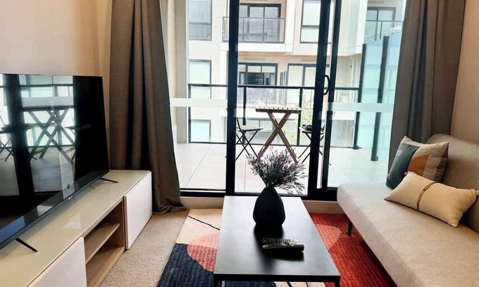 Clayton Apartment | Modern 2BR Apt in Clayton Free Parking