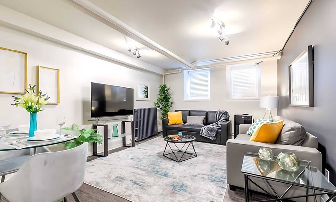 Hamilton Apartment | Modern 2BR Condo - Central Downtown