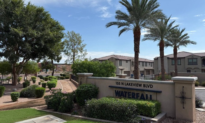 Las Casitas del Sur Condo | Modern 2BR Condo with Pool, Wi-Fi & Parking near Downtown Chandler