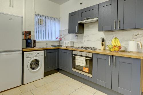 Coventry House | Modern 2BR Gem I Free Parking I Sleeps 5