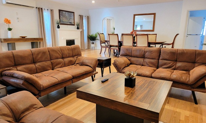 Beverly Hills House | Modern 2BR Home Near Beverly Hills w Cal King bed Yard & BBQ. Near attractions!