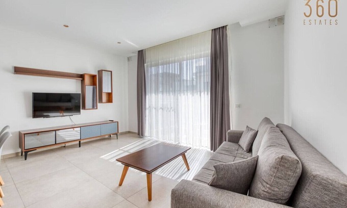 Swieqi Apartment | Modern 2BR home with pool access & Wifi in Swieqi