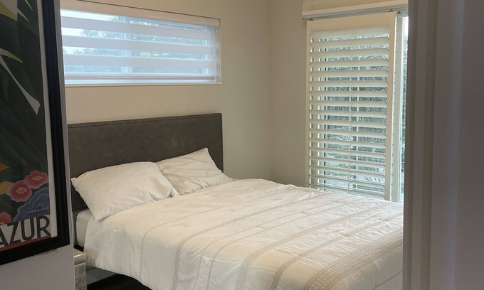 Maitland House | Modern 2BR Lake House in Exclusive Area – No Smoking