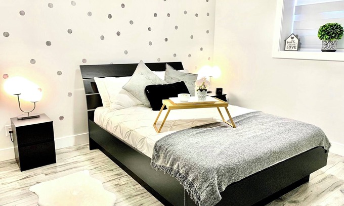 Delta House | Modern 2BR Suite with Kitchen, Close to Vancouver, Pet Friendly