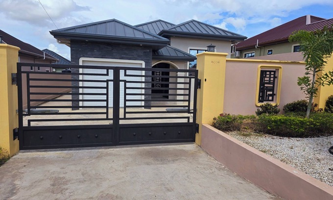 Trinidad House | Modern 3-bedroom house in awesome Barrackpore with WiFi, AC