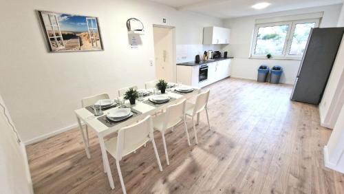Hagen-Hohenlimburg Apartment | Modern 3-Room Apartment with Balcony & Free Parking & Free Wi-Fi in Hagen - HA03