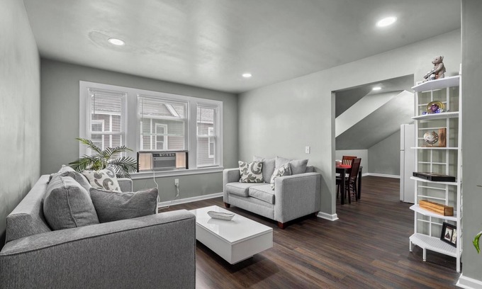 New Britain Apartment | Modern 3BR ★ Fast Wi-Fi + Free Parking ★ Flexible Cancel Anytime! - 10 Mins WeHa