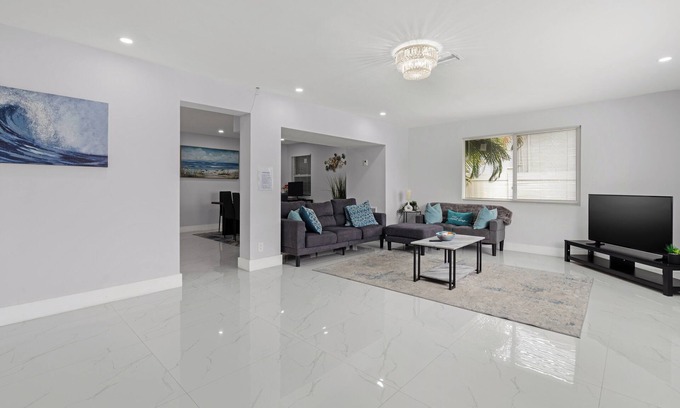 Boca Raton House | Modern 3BR Home in East Boca