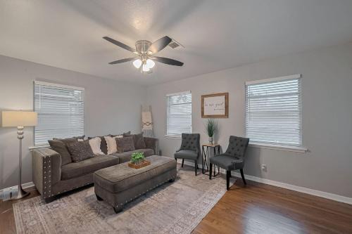Spring Branch East House | Modern 3BR Home in Spring Branch