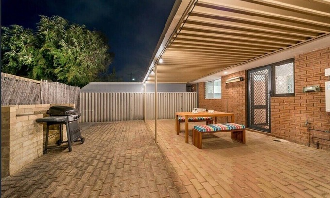 Craigie House | Modern 3BR Stylish House in Craigie