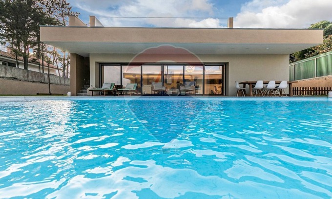 Verdizela Villa | Modern 4-Bed Villa 4K beach 30k Lisbon