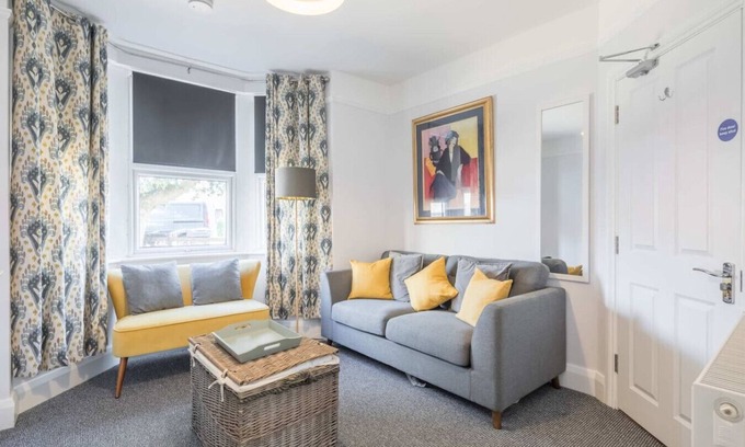Cambridge House | Modern 4-Bedroom Detached Home in Central Cambridg