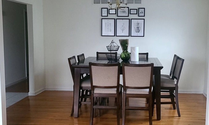 Linden House | Modern 4BR/2BA Apt next to Mall, Resto & Airport!
