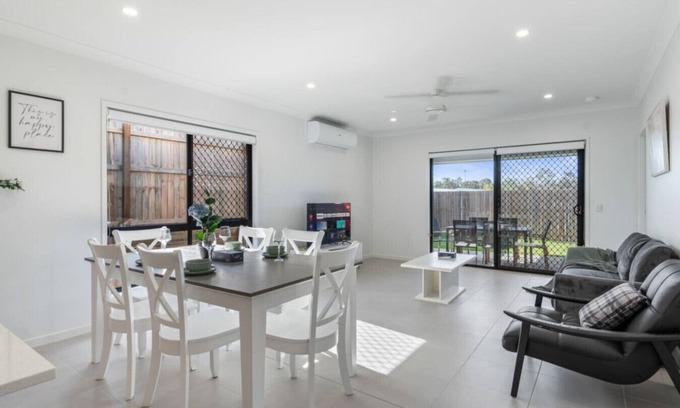 Ripley House | Modern 4BR Family Home in Quiet Ripley Location