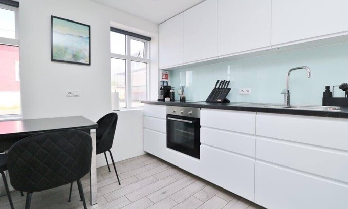 City Center House | Modern 5bdr. centrally located by the harbor