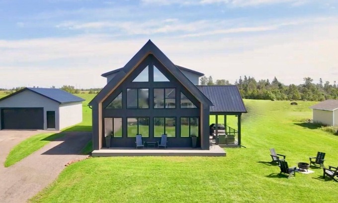 Brackley Beach Ski Chalet | Modern 5BR Chalet with Ocean Bay Views within minutes to the Beach and Town