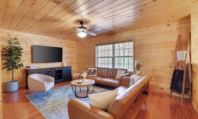 Hickory Hills Cabin | Modern 6BR Cabin- Hot Tub, Theater, Basketball