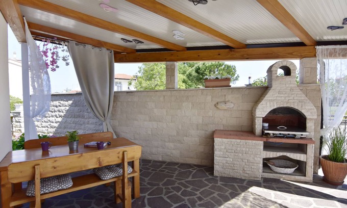 Umag Apartment | Modern accommodation in Umag, near beach, air-conditioned, terrace, parking
