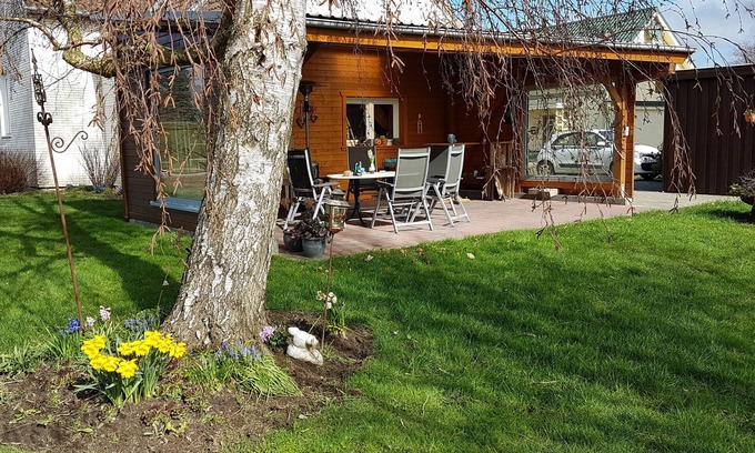 Eddelak House | Modern accommodation with garden and barbecue area
