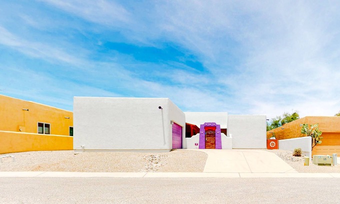 Civano House | Modern adobe home with a community pool, central AC, washer/dryer - snowbirds OK